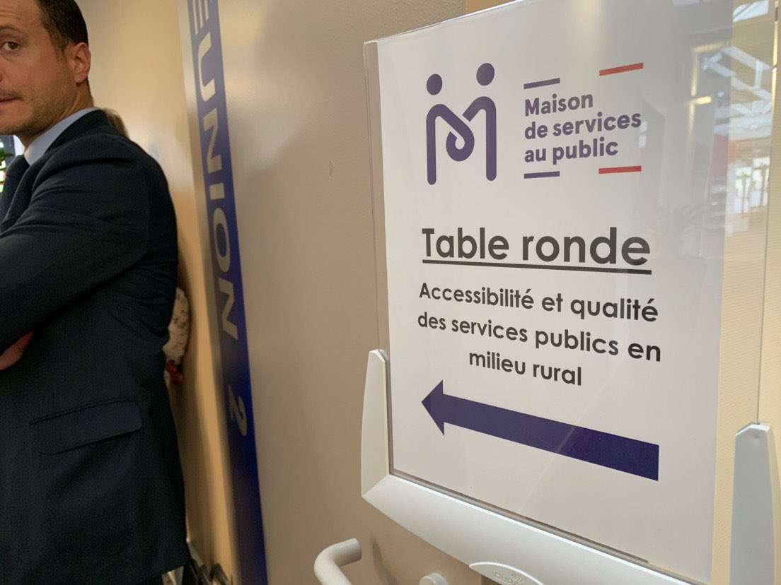 TMesnier's tweet photo. Visite de la maison de service au public de Montmoreau et table-ronde sur l’accessibilité et la qualité des serv publics en ruralité. Une #MSAP exemplaire, avec elle et les 17 autres déjà installées, les maisons France Service seront bientôt partout en Charente ! #PMCharente https://t.co/LUVF16m7nc