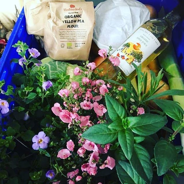 NottsFoodAssemb's tweet photo. Look at this beautiful bounty of local food and flowers.
Want to get behind a more resilient food future? You know
support the small guys.. support a more circular economy.. Is it time to change the way we shop for food?

We think so.

Join us!

https://t.co/TORzncCdVw

#smalli… https://t.co/5IsKxz1NdL