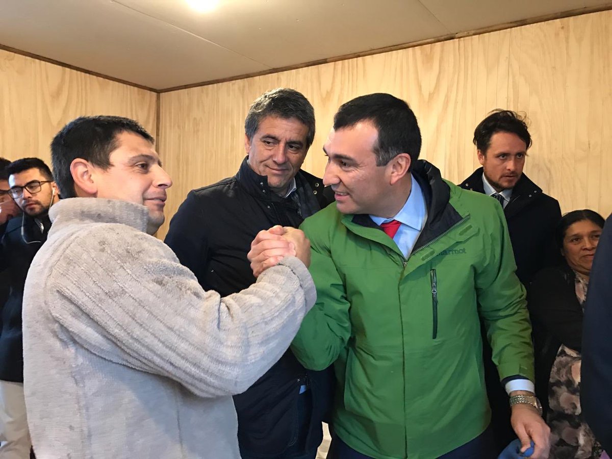Junto al Ministro de Vivienda <a href="/cmonckeberg/">Cristián Monckeberg</a> , Intendente <a href="/HarryJurgensen/">Harry Jürgensen Caesar</a> , Diputado @diputadosantana Seremi <a href="/WAINRAIHGT/">Rodrigo Wainraihgt Galilea</a>, Director Fernando Gunckel  en Pob. Salvador Allende dimos el vamos al programa de ampliación de vivienda en casa de la vecina Gloria Cárcamo.