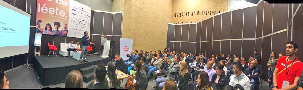 #SomosSENA en la #FilBo2019 lanzamos el volumen 83 de la Revista El Informador. La Dirección de Formación Profesional, a través de SENNOVA, continúa presentando  los proyectos, investigaciones y revistas que se desarrollan al rededor de la ciencia.