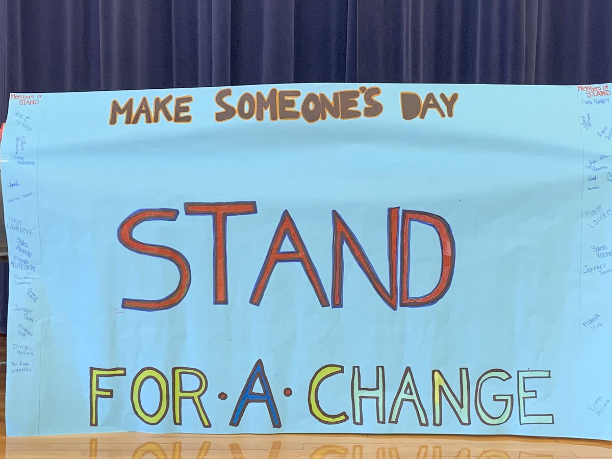 Creating some kindness at lunch by writing kind notes #Stand4Change. @DefeatTheLabel @geislerwolfpack @WalledLkSchools