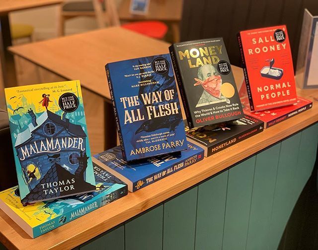 We have some absolutely brilliant Books of the Monty to share with you this May! 🌟🌟🌟🌟
______________________________
#malamander #moneyland #thewayofallflesh #normalpeople #booksofthemonth #waterstones #books #reading bit.ly/2GZQOs2