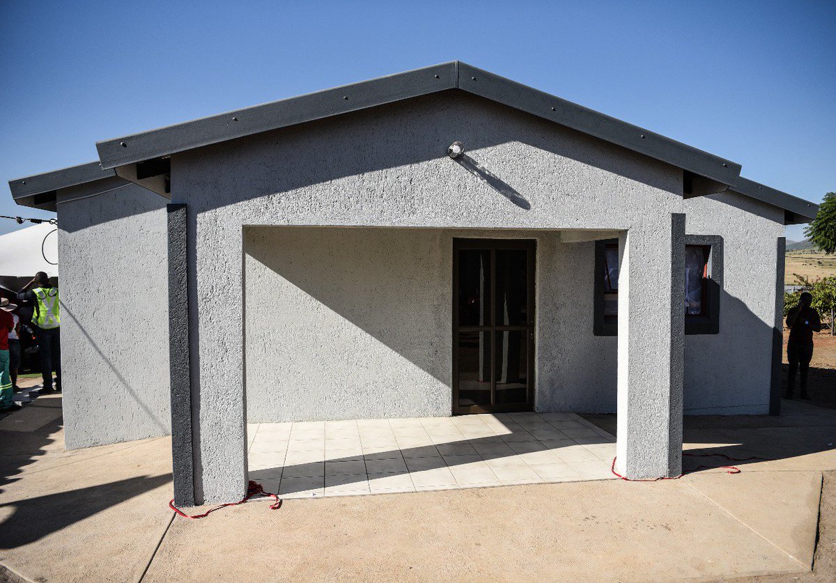 Today CIC @Julius_S_Malema officially handed over a newly built house by the EFF to Koko Rebecca Mohlala in Sekhukhune - Limpopo

Koko Rebecca Mmabale Mohlala is a person with disabilities who has been living in a shack, unable to get help from the state for many years #VoteEFF