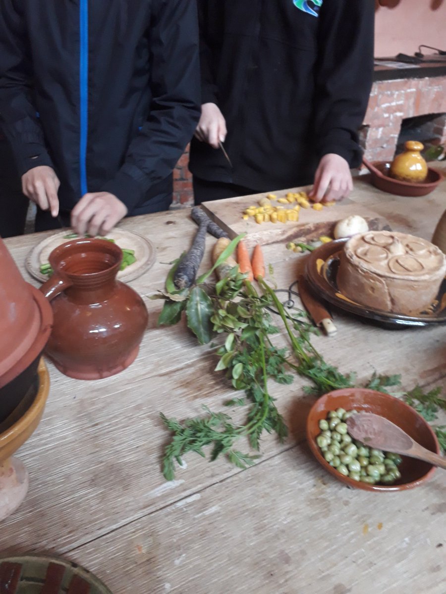 Springboard_SW's tweet image. Fantastic second session of let's cook plymouth. Buckland Abbey looking at Tudor cooking methods