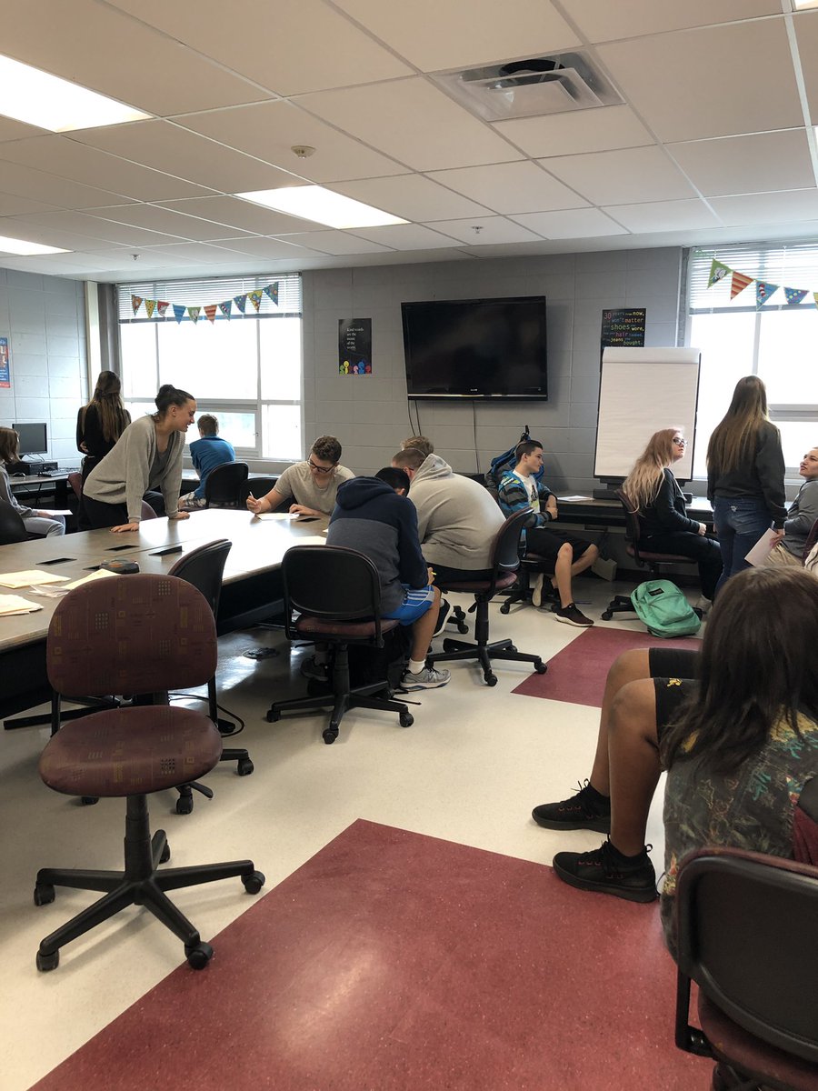 MsNeroBHS's tweet photo. Peer Leadership hosted a workshop on organization and time management today. Look out for more workshops to come! #leadership #peercollaboration @BethelCTSuper @ChrisTroetti https://t.co/InUpDIldxf