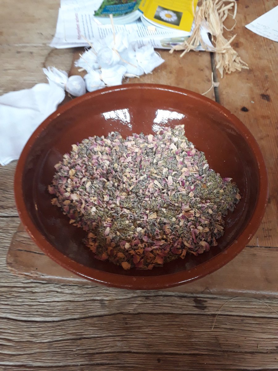 Springboard_SW's tweet image. Fantastic second session of let's cook plymouth. Buckland Abbey looking at Tudor cooking methods