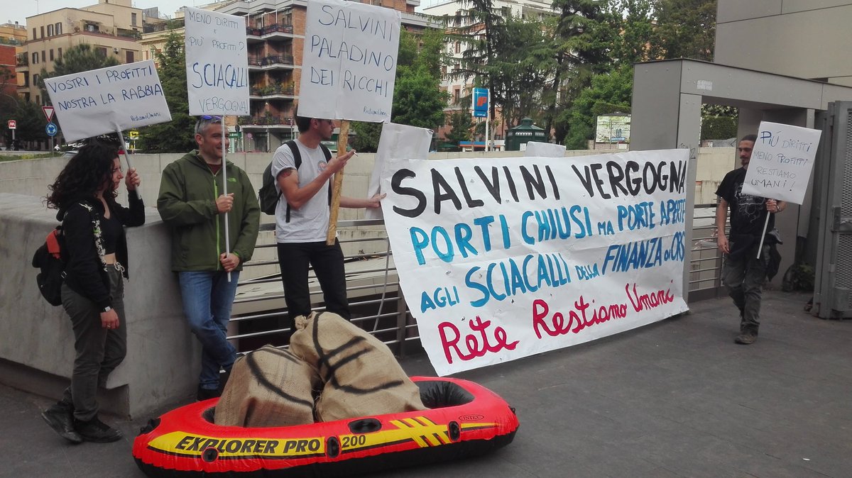 La rete #RestiamoUmani ha organizzato un presidio sotto la sede di #Ors Italia S.r.l, la filiale italiana dell'omonima multinazionale svizzera leader in fatto di #accoglienza

"La grande finanza è pronta a speculare sulla pelle dei migranti" fanno sapere dalla Rete