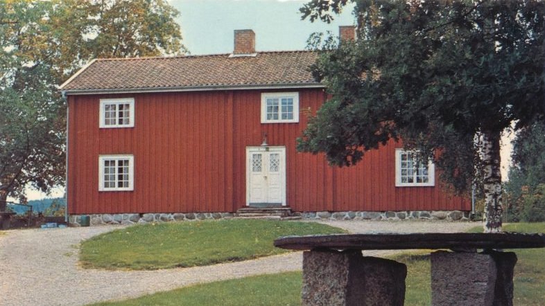 svenskhistoria's tweet photo. Ljudupptagningar, fotografier, släktforskning. Nästan hela Svanskogs Hembygdsförenings arkiv slukades i lågorna när den värmländska hembygdsgården brann ned till grunden i natt.
https://t.co/BJIwoWxsM4
#kulturarv #svhist https://t.co/iUhizmFRzM