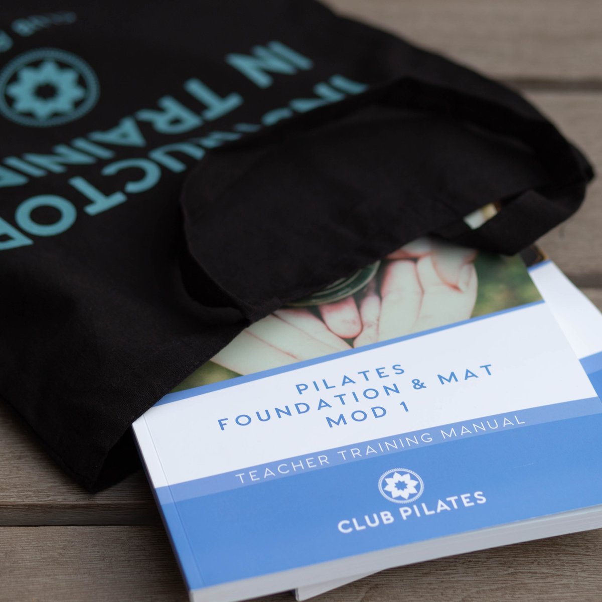 clubpilates's tweet photo. Join Club Pilates Teacher Training now and get your books and a tote bag FREE!  Sessions start soon and you don’t want to miss this opportunity to jumpstart your future as a Pilates instructor. Sign up here: https://t.co/xIAzUQqfPk https://t.co/fp3Opn71dk
