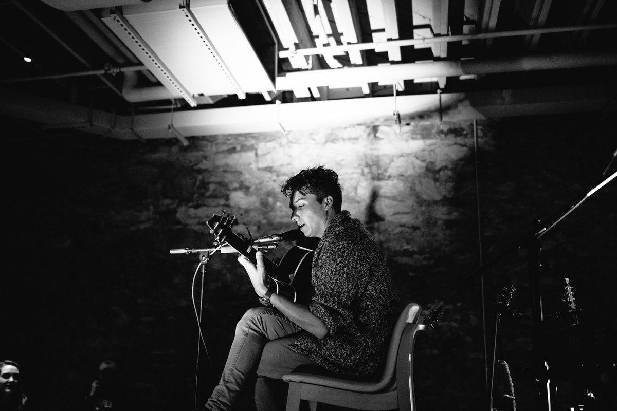 LiveListenShare's tweet image. Sofar Sounds Kansas City's 39th show was another incredible night! With an all-local lineup of Clinton Wesley Hale, Ayllu, and Larsen, the night was quite lively. Catch our recap and gallery now! // 📸 @mannarisms 

bit.ly/plp_sofar39