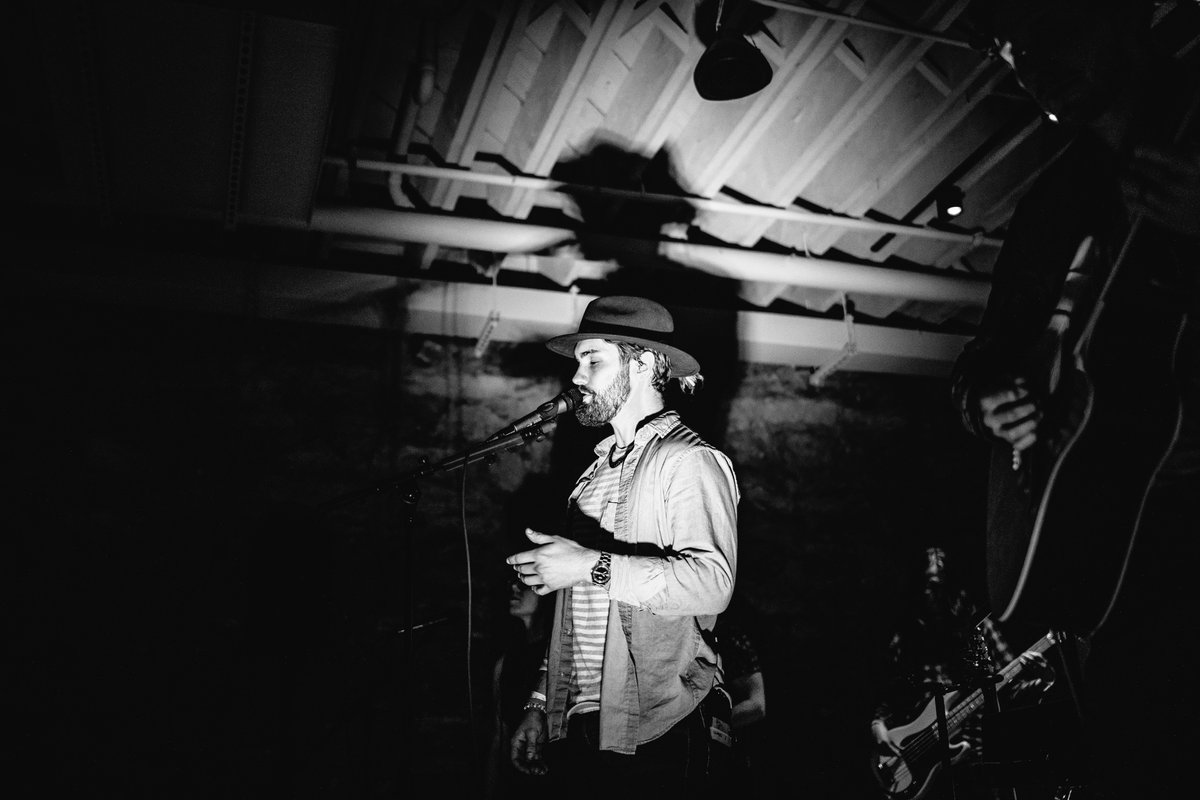 LiveListenShare's tweet image. Sofar Sounds Kansas City's 39th show was another incredible night! With an all-local lineup of Clinton Wesley Hale, Ayllu, and Larsen, the night was quite lively. Catch our recap and gallery now! // 📸 @mannarisms 

bit.ly/plp_sofar39