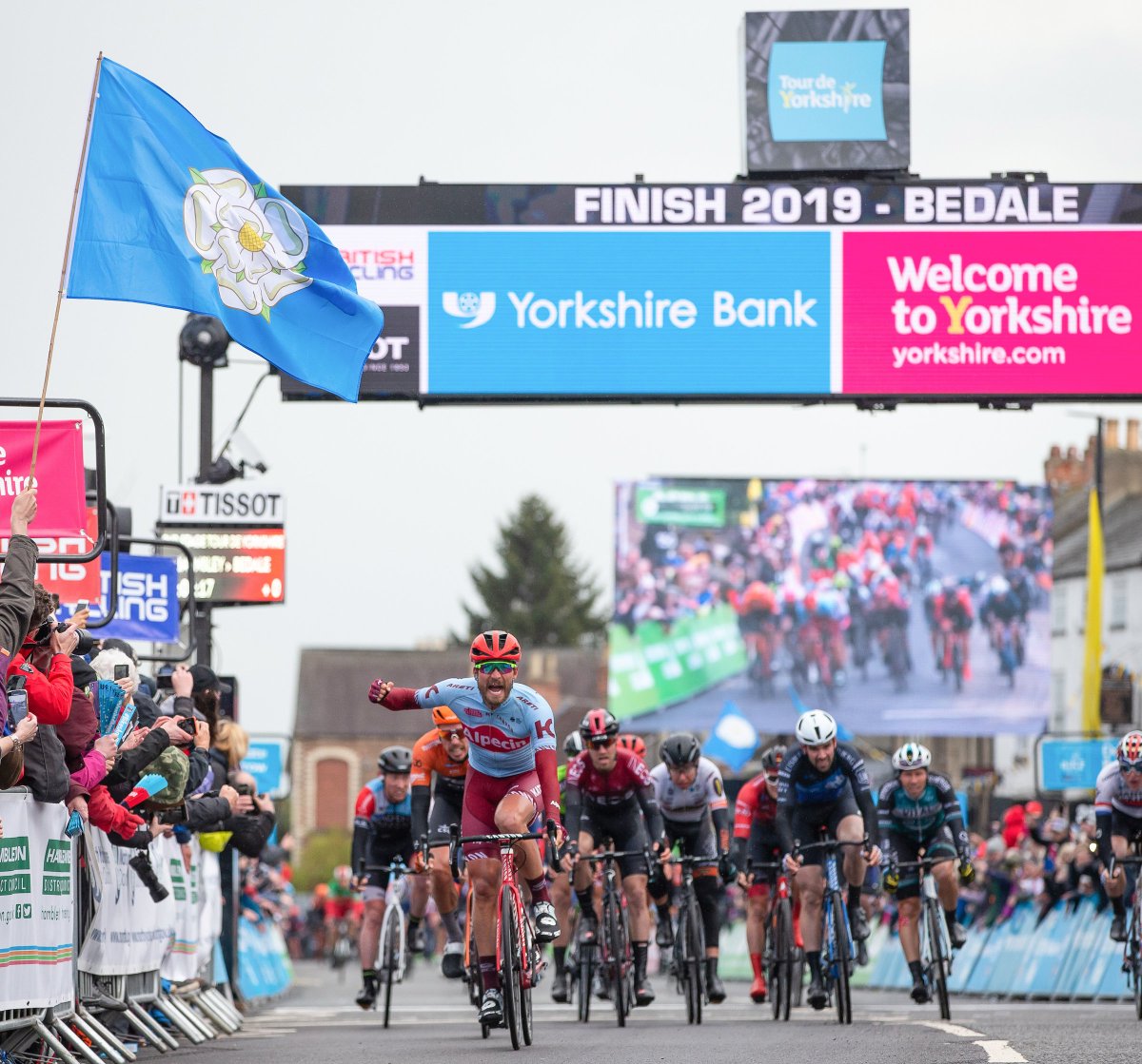 Image Of The Day.

Rick Zabel of Katusha Alpecin storms to victory in Bedale.

#TDY