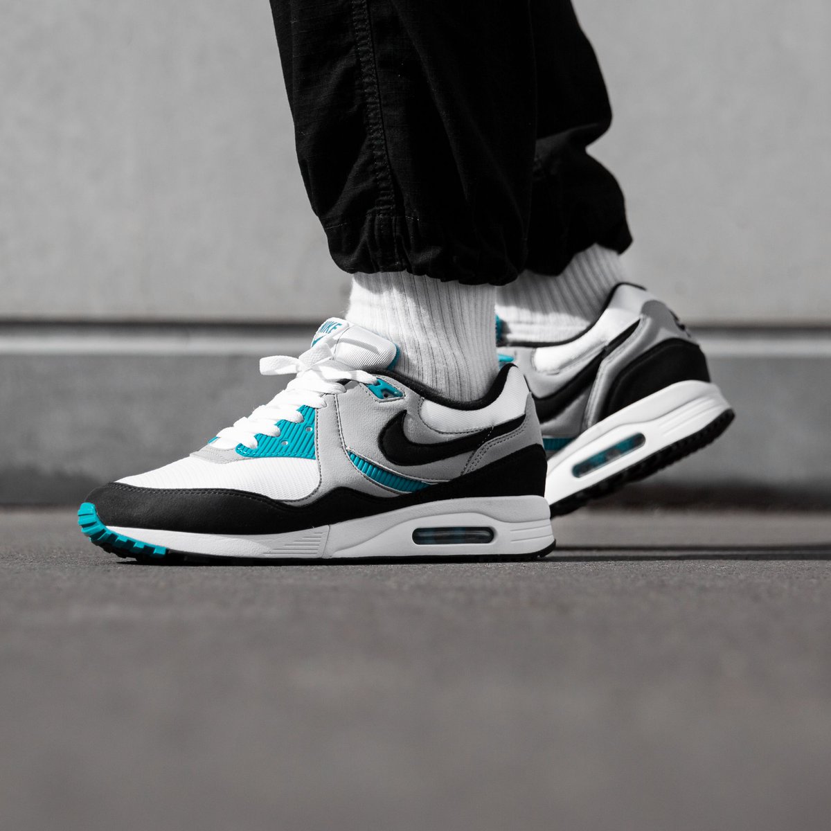 air max light teal