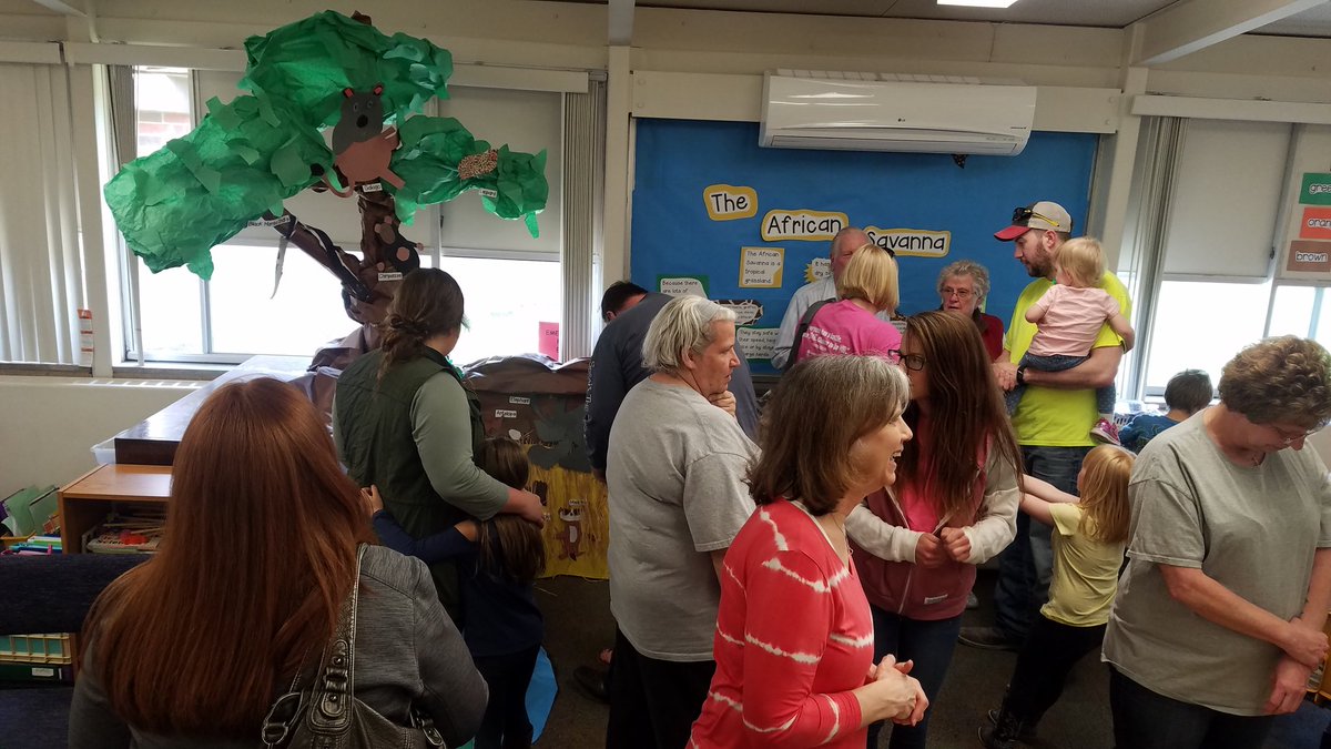 Michele_Dirkx's tweet photo. Part 3: Babies 👶🍼 &amp; Adults 👵👴👩🧑&amp; Kids 👩‍👩‍👧‍👧, oh my! Rooms &amp; halls were filled for an afternoon of Ss showing off their work via QR codes, written info &amp; hand-crafted 🐵🐯🦁🦓🐺🐂animals🐄🐿️🐇🐏🐭🦒 in their habitat. Kudos to K staff @JohnsonTigers ! @TerryHemann1 @W_Dible https://t.co/PA6bLBGkmu