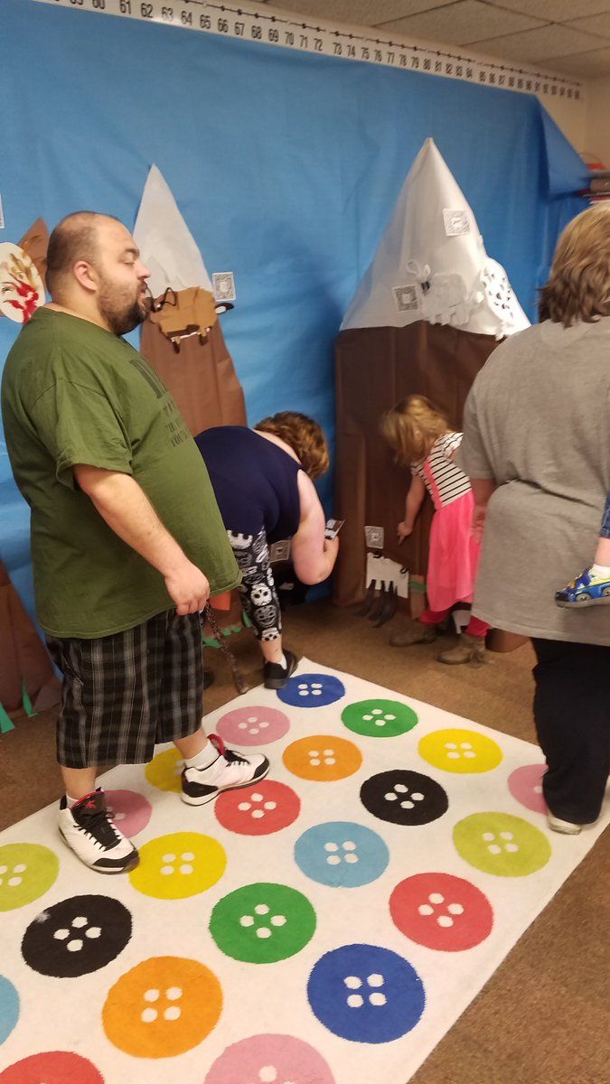 Michele_Dirkx's tweet photo. Part 3: Babies 👶🍼 &amp; Adults 👵👴👩🧑&amp; Kids 👩‍👩‍👧‍👧, oh my! Rooms &amp; halls were filled for an afternoon of Ss showing off their work via QR codes, written info &amp; hand-crafted 🐵🐯🦁🦓🐺🐂animals🐄🐿️🐇🐏🐭🦒 in their habitat. Kudos to K staff @JohnsonTigers ! @TerryHemann1 @W_Dible https://t.co/PA6bLBGkmu