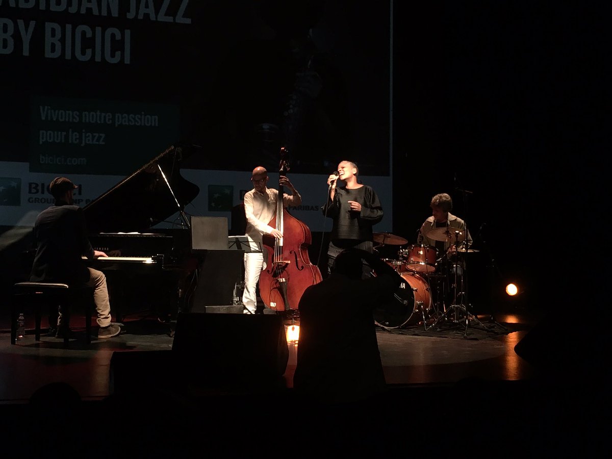 themuusique's tweet photo. La voix de Laïka Fatien 😍😍😍❤️❤️❤️ un pure bijou delicat et beau ! #TheMuusique #abidjanjazzbybicici https://t.co/ZPUq9hwZG5