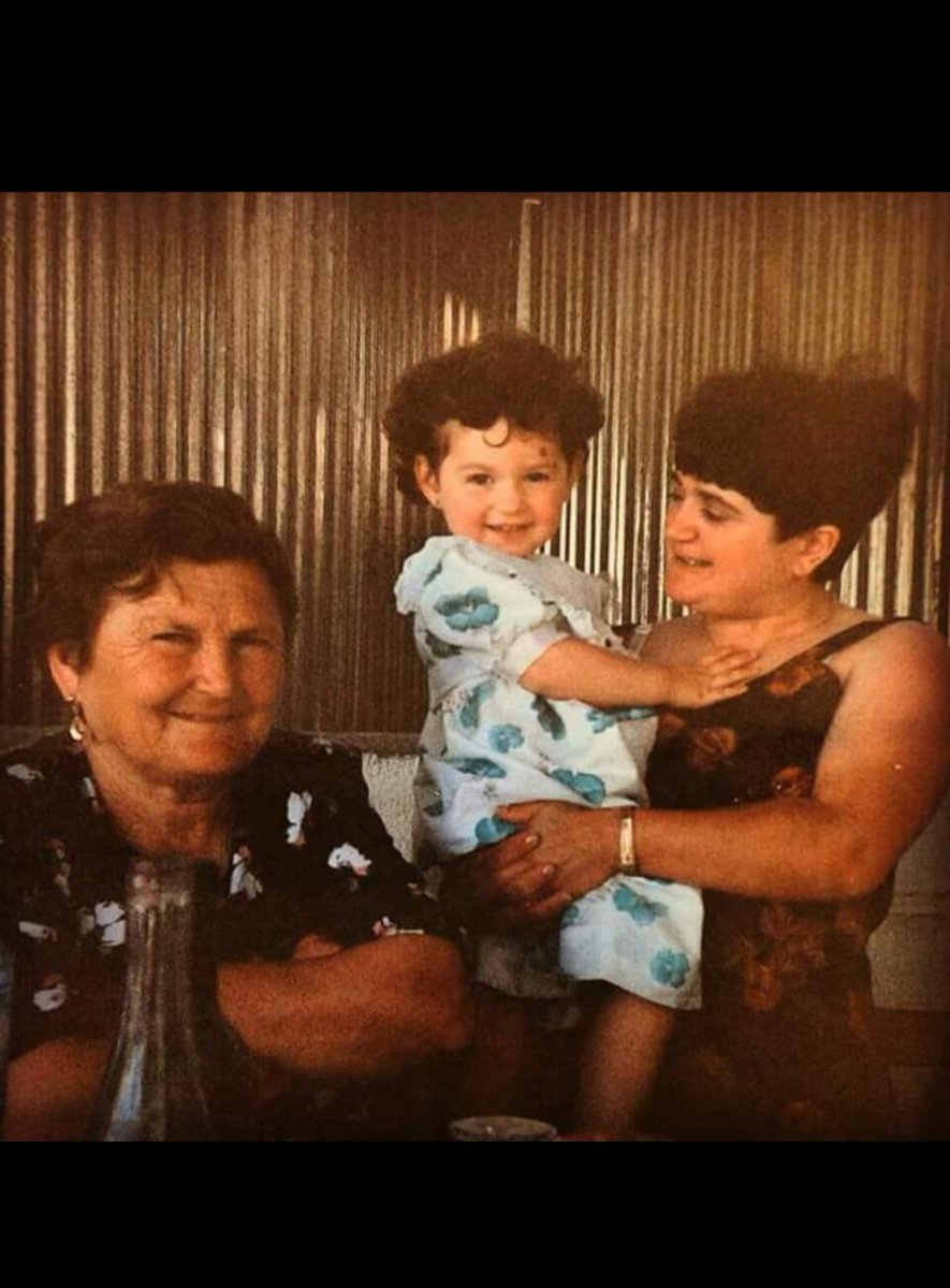 VeroVenis's tweet photo. #luar1171 con miña nai, e miña avoa ☺️ https://t.co/uNv9fF52OD