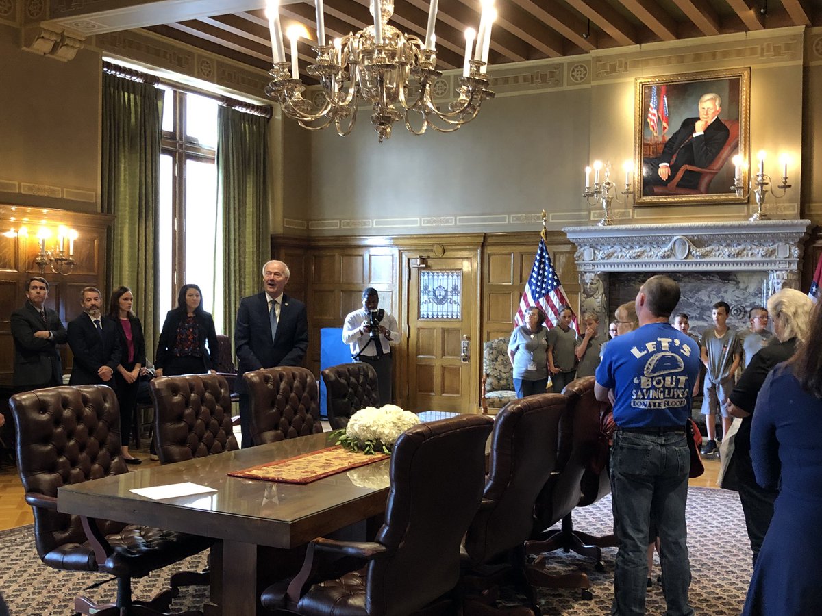 uaex_CommDev's tweet photo. For many professionals, leadership development is a journey that requires patience, determination, and passion. Today, #LeadAR18 had the honor of hearing from Gov. Asa Hutchinson about his own leadership journey. #leadership #LeadAR18 https://t.co/w7kKxwk4kY