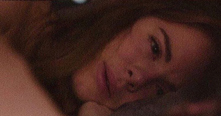 في بحر عينيك هامت كل أشواقي
يا سيد الحسن هل تنوي إغراقي؟!