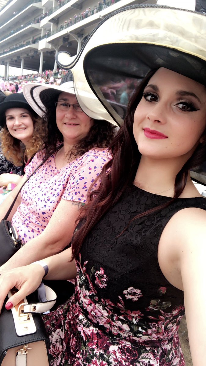 #kyderby with my lovely Mom and little sister today <a href="/ChurchillDowns/">Churchill Downs</a> 
The Derby has been on my bucket list for years, and it’s finally come true thanks to my Mom! This is a day for the books!