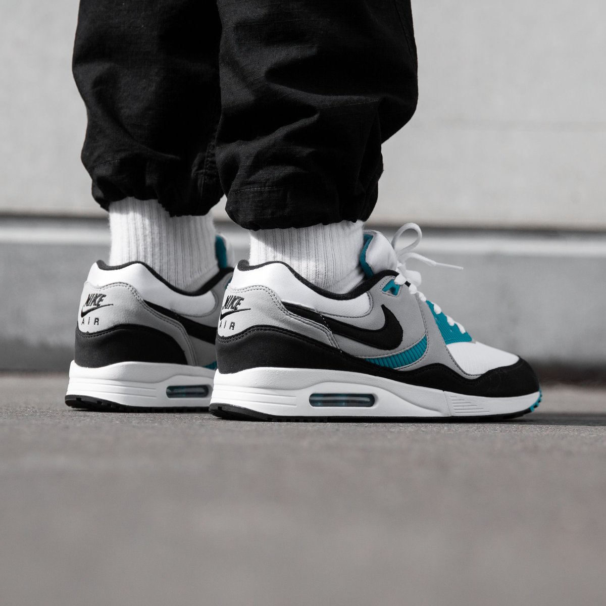 air max light teal