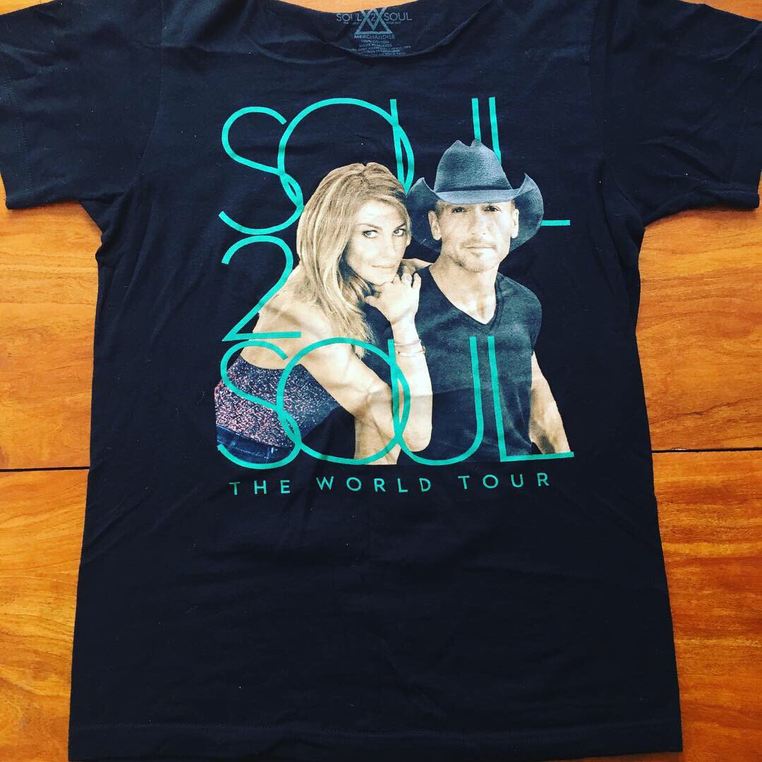memories_mama's tweet image. New memory pillow made from a concert tee! 

#memorypillow #memorypillows #timmcgrawandfaithhill #timmcgrawconcert #timmcgrawfans #winner #soul2soultour2017 #faithhill #giveaway #gift #concerttee #concert #teetransformation #FridayMorning #friyay #Friyay #handmade