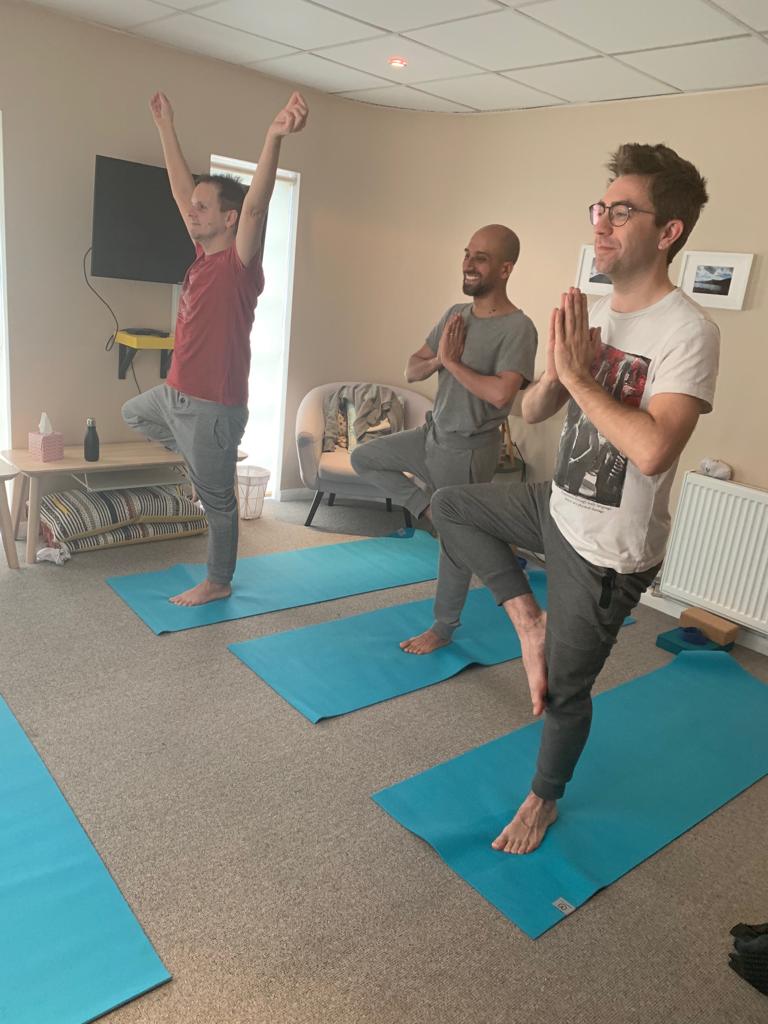 aashna_uk's tweet photo. Friday morning Yoga @aashna_uk @PretishRajaHelm @jamie_crabb @NotACareWorld  held by the amazing Debs @deborah_k1 preparing us for third "Let's Get Uncomfortable" encounter this evening. Look forward to seeing you there &amp; you Debs next Friday #selfcare #yoga #therapist wellbeing https://t.co/TYRt0buf8t