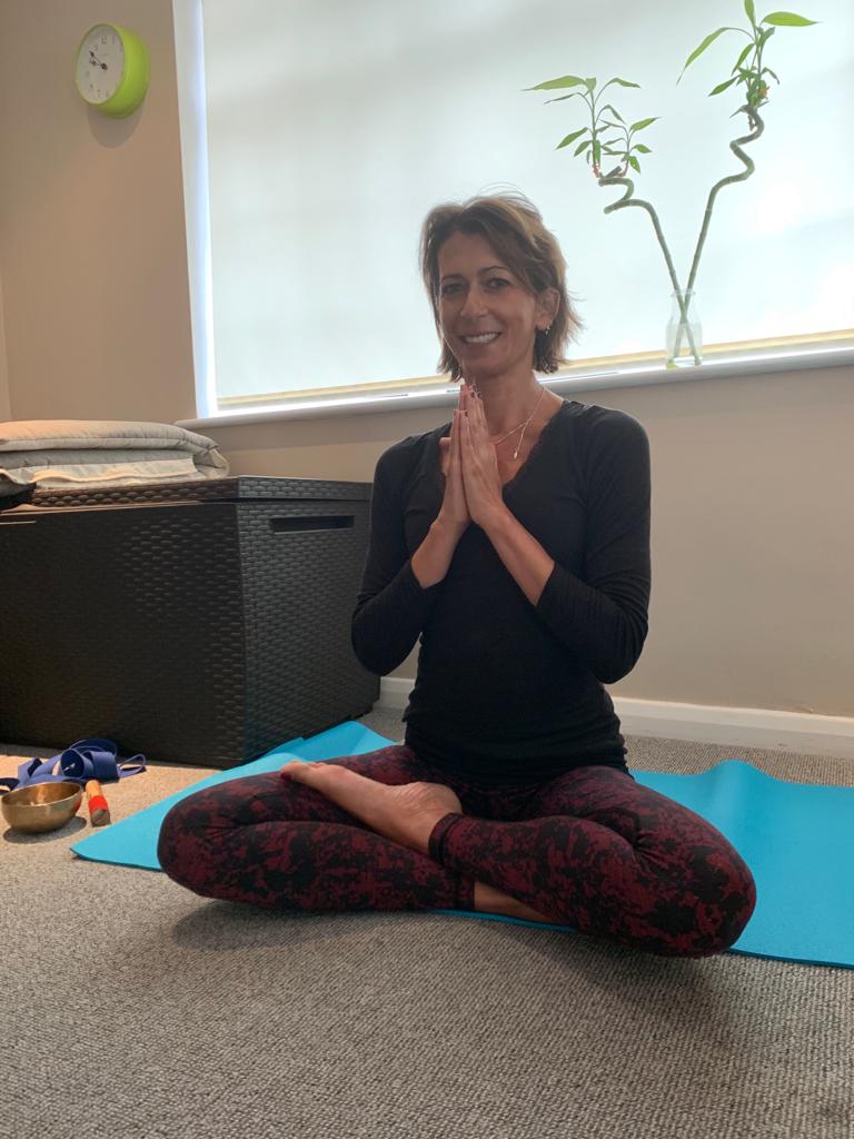 aashna_uk's tweet photo. Friday morning Yoga @aashna_uk @PretishRajaHelm @jamie_crabb @NotACareWorld  held by the amazing Debs @deborah_k1 preparing us for third "Let's Get Uncomfortable" encounter this evening. Look forward to seeing you there &amp; you Debs next Friday #selfcare #yoga #therapist wellbeing https://t.co/TYRt0buf8t
