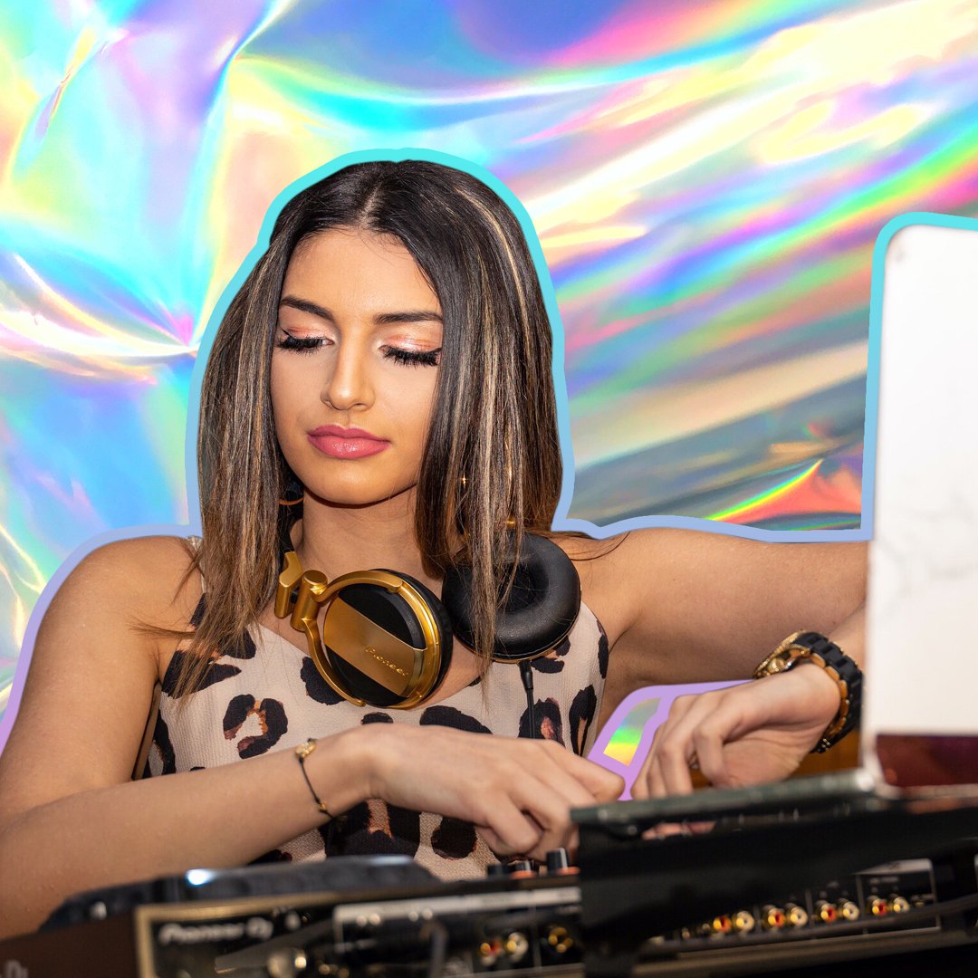 We’re back on <a href="/sohoradio/">Soho Radio</a> tonight from 6pm! Tonight’s guest mix comes from Sophia The Dj. Sophia has a passion for playing the best in Urban, Afro &amp; House. 

#womeninmusic #femaledjs #superfoxx #sohoradio #superfoxx