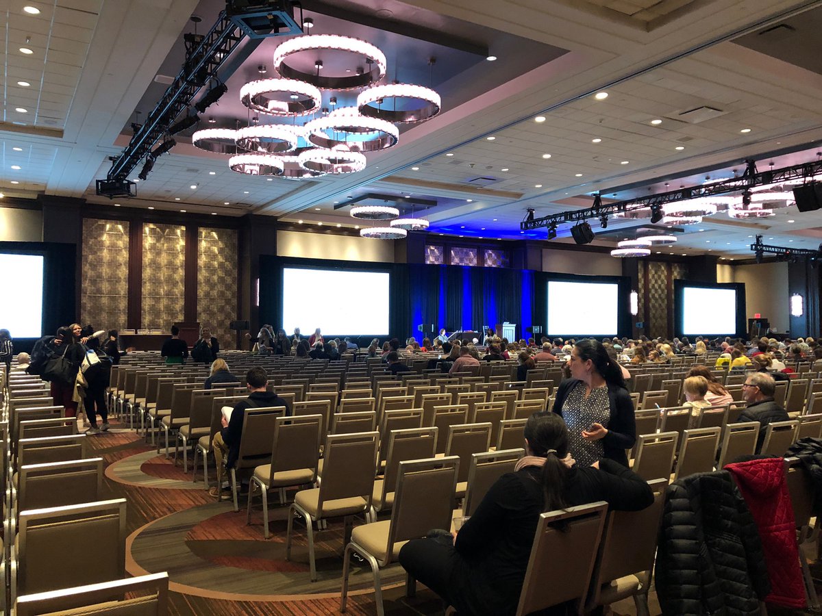 thatdigitaldad's tweet photo. Thrilled to be at the โLearning and the Brainโ conference in #NYC today! #LatB53. Made a quick stop at the bookstore to see what my peers are reading. https://t.co/DNY01CfIOI