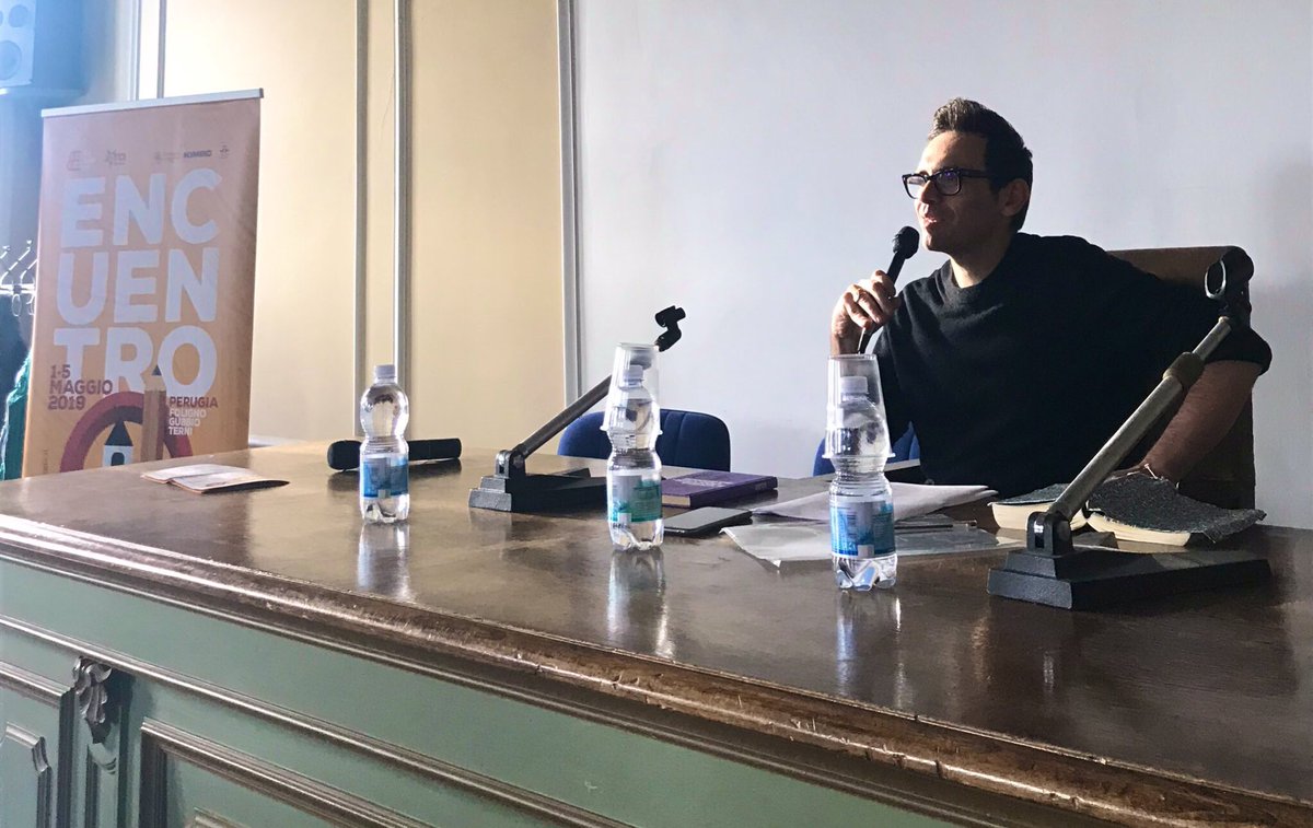 .<a href="/NicolaLagioia/">Nicola Lagioia</a>: le leggende letterarie servono agli editori per vendere i libri, ai giornalisti per scriverne, a noi lettori, se siamo pigri, per innamorarci degli scrittori. Ma non fatevi fregare! Sono i libri che contano, non altro!

La lezione del nostro direttore su Bolaño♥️