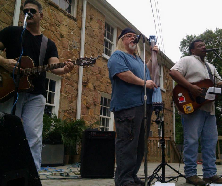 A big thank you to the musicians who played at ArtWalk on Saturday ➡️ Tequila Mockingbird, Zazerac, and Vintage! 🎶 #ilovememphis