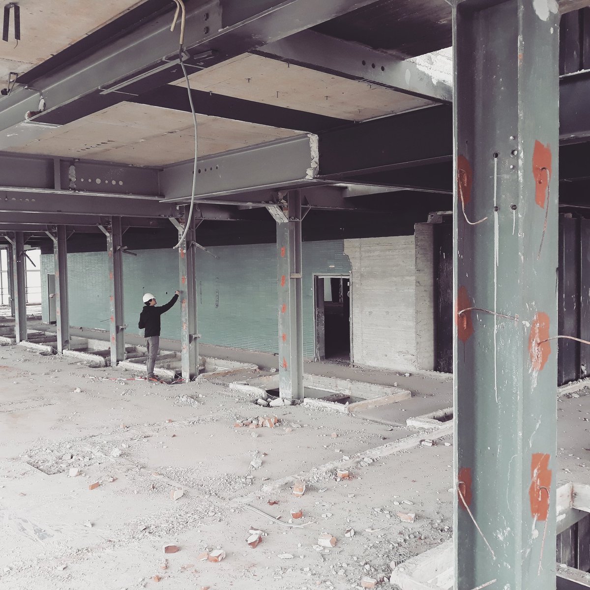 #reuserecycle
#steelconstruction

Marking original positions of steel construction for one on one reuse in #Biopartner5

#circularbuilding #Gorlaeus <a href="/IMd_ingenieurs/">IMd Ingenieurs</a> @BeelenSloopwerken <a href="/UniLeiden/">Universiteit Leiden</a>