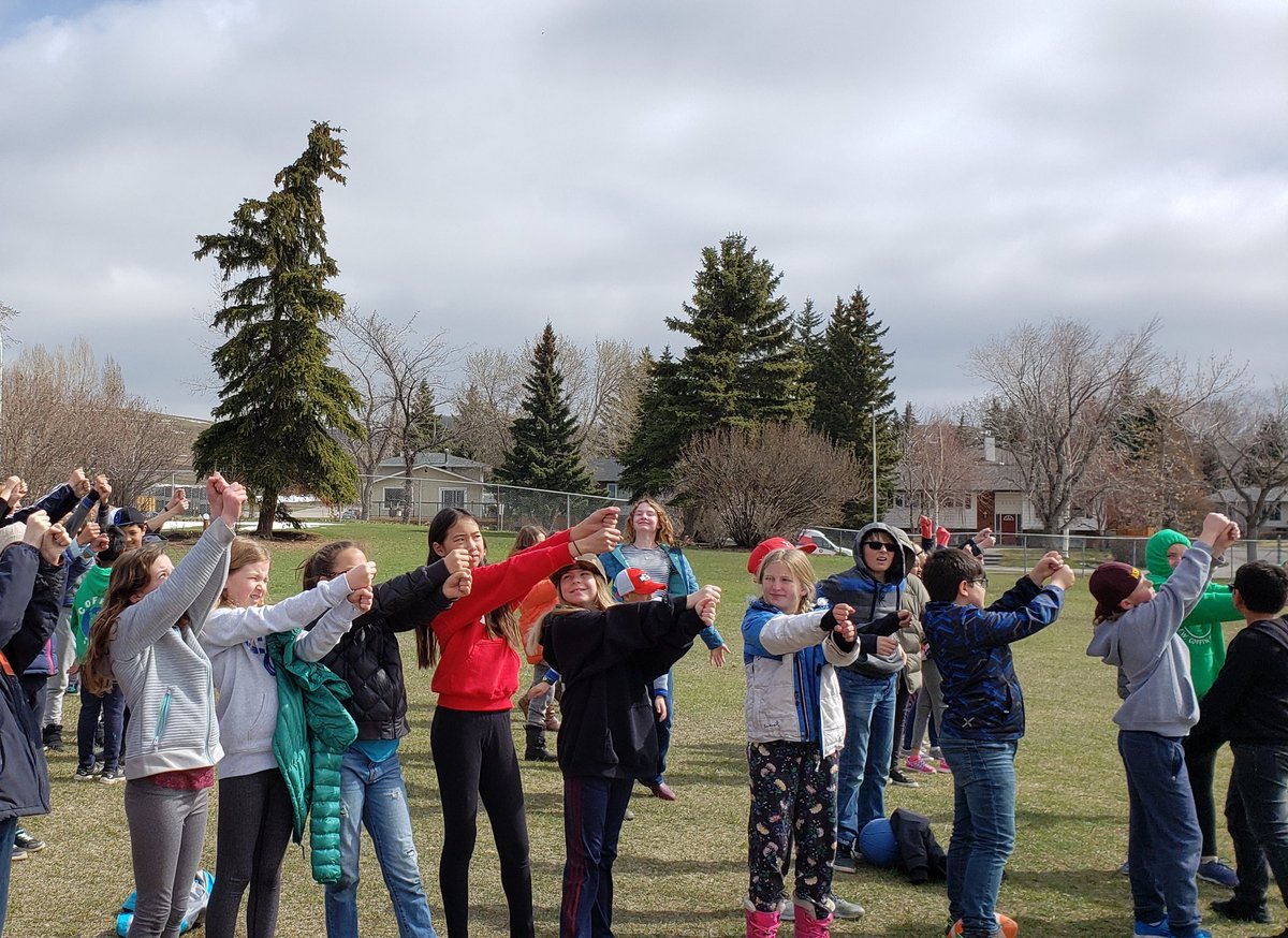 FreshAirFriday's tweet photo. Measuring the Sun's changing position in the sky (Reason for the Seasons) on Fresh Air Friday https://t.co/NHwDX9ijAE