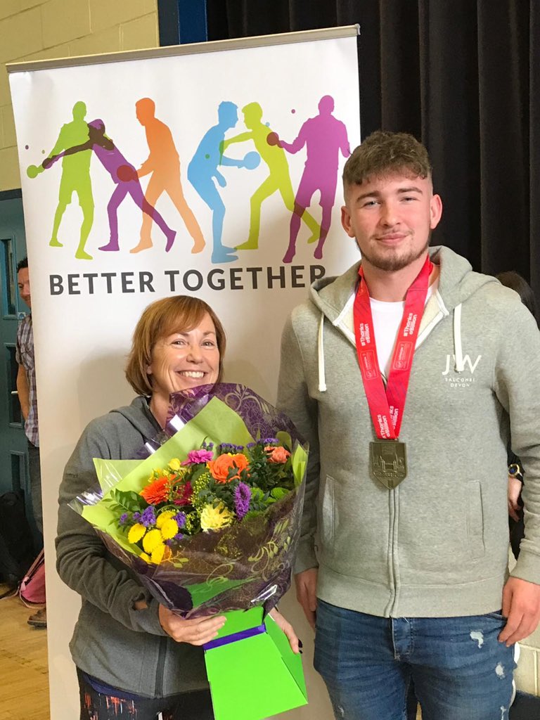 MaloneCollege's tweet photo. Special day today as we thanked our former Chair of Governors @nualaoconnor for her efforts in completing the @LondonMarathon for Malone College. She has always shown great support for the school and our pupils and staff wanted to show their appreciation 👏 https://t.co/L88Q5PTJm5