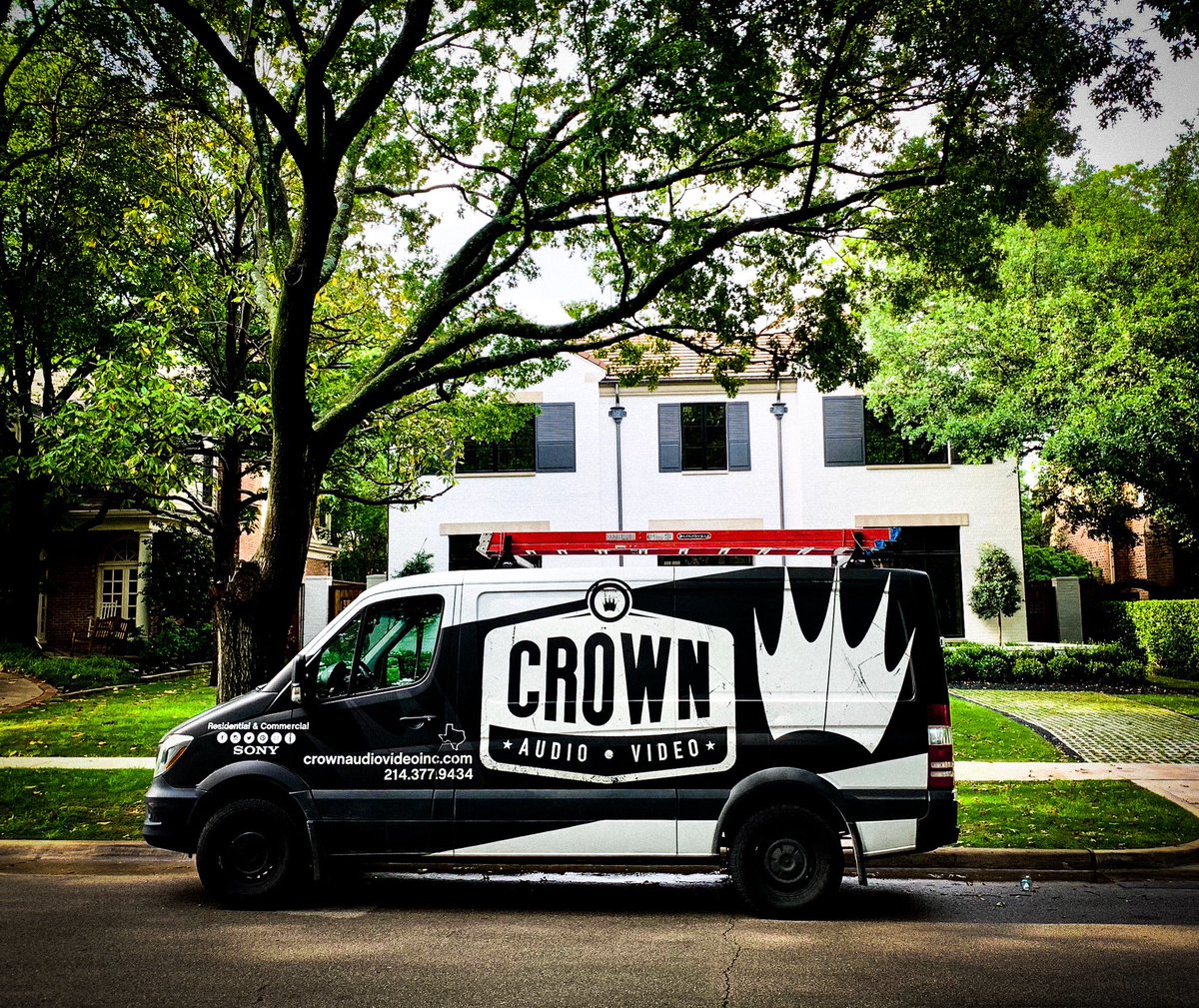 CrownAVINC's tweet photo. When you see our truck, just know we mean business. Visit our website to learn more about our audio and video systems installations!
#dfw #dallas #highlandparktx #parkcities #work #buildersdfw #homesdfw #realestatedfw #dfwaudio #control4 #focal #sony #avsystems #creston #samsung https://t.co/LlsJYdjayV