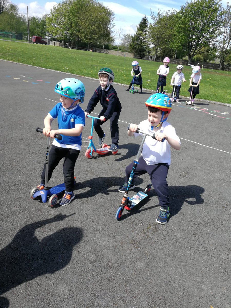 DavidstownPS's tweet photo. Fantastic fun with Ciara and Edwina on our @GreenSchoolsIre action day for our Travel Flag. Scooter workshop went down a treat! https://t.co/YevaXoDqKi