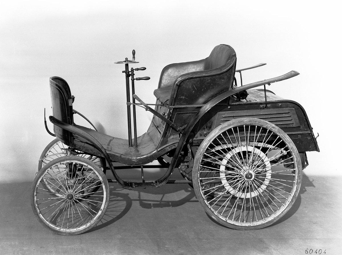 auto_moto_pl's tweet photo. ➡️🇩🇪MERCEDES: Debut of the Benz Motor “Velocipede” 125 years ago in April 1894: The world’s first mass production automobile
✔️With some 1,200 vehicles delivered to customers by 1902, it quickly becomes the world’s first mass-produced automobile.
#MercedesBenz #BenzVelo https://t.co/mLIAaAXRTb