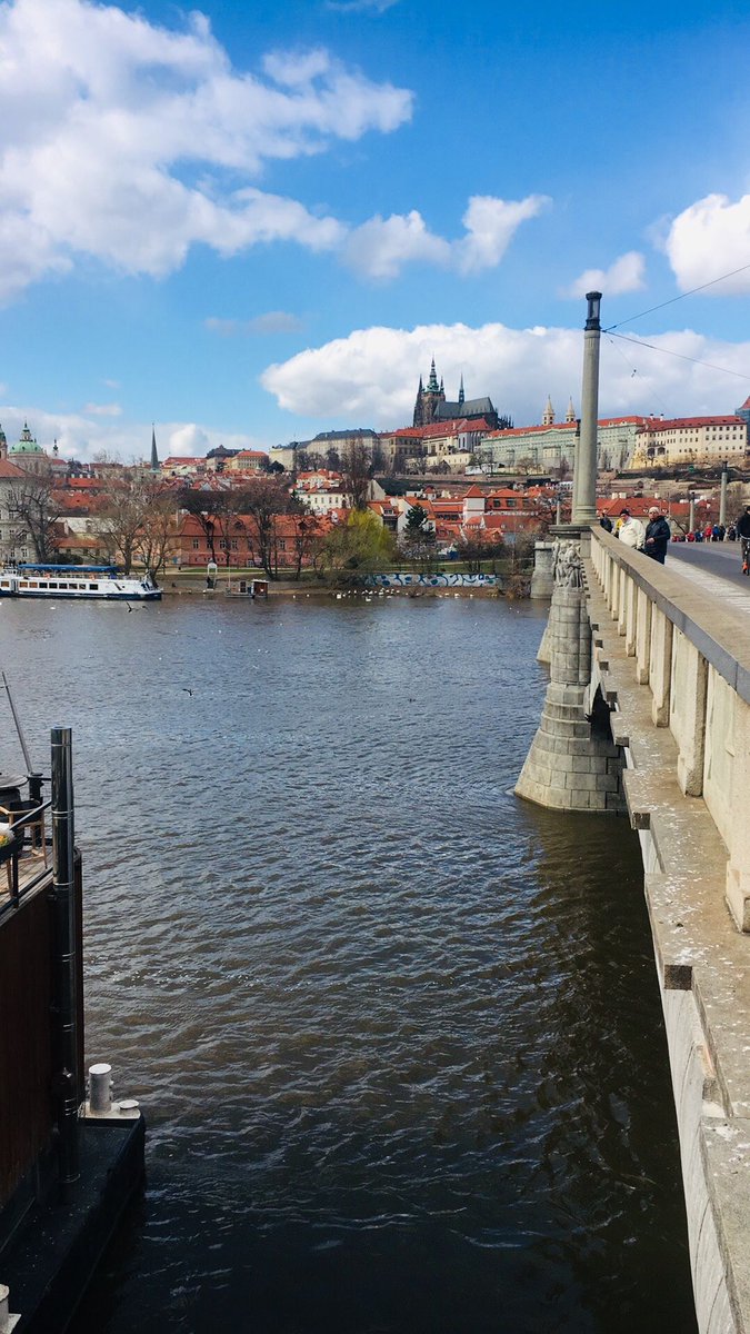 enjoy_prague's tweet photo. #PragueCastle 🇨🇿 is a castle complex dated from the 9th century. Nowadays it is the official office of the #President of the #CzechRepublic. It is the largest ancient castle in the world. And isn’t it beautiful? 🌐 https://t.co/4UK3qvLD1W #️⃣
#enjoyprague #praguememories https://t.co/6RH5RfOvVv