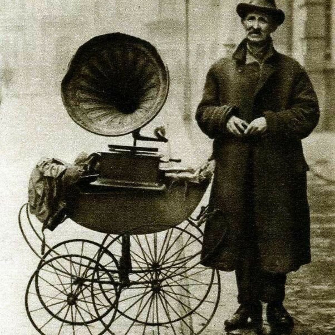 ¡ Posiblemente fue la Primera #DiscotecaMovil de este Mundo ! Así que la mia la Segunda... <a href="/discoteca_movil/">DISCOTECA MOVIL 🎧</a> jijiji 😁🙋🏻‍♂️