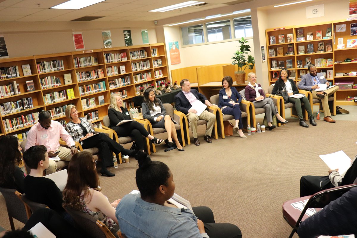 AbingtonSchools's tweet photo. @AbingtonSenior’s new career pathways series continued w/ a Career Chatter that included the perspectives of 9 professionals about their career journeys. Following the panel, students networked w/ these professionals, in breakout sessions. #ASDPathways #CareerChatter2019 https://t.co/lazlgYkjqk