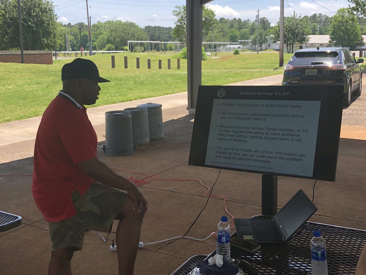 2_MRB_USAREC's tweet photo. @USAREC_CG @usarec @MRB_USAREC
Getting our training in while enjoying this beautiful Alabama day
#canwehaveclassoutside https://t.co/rSgghhaaee