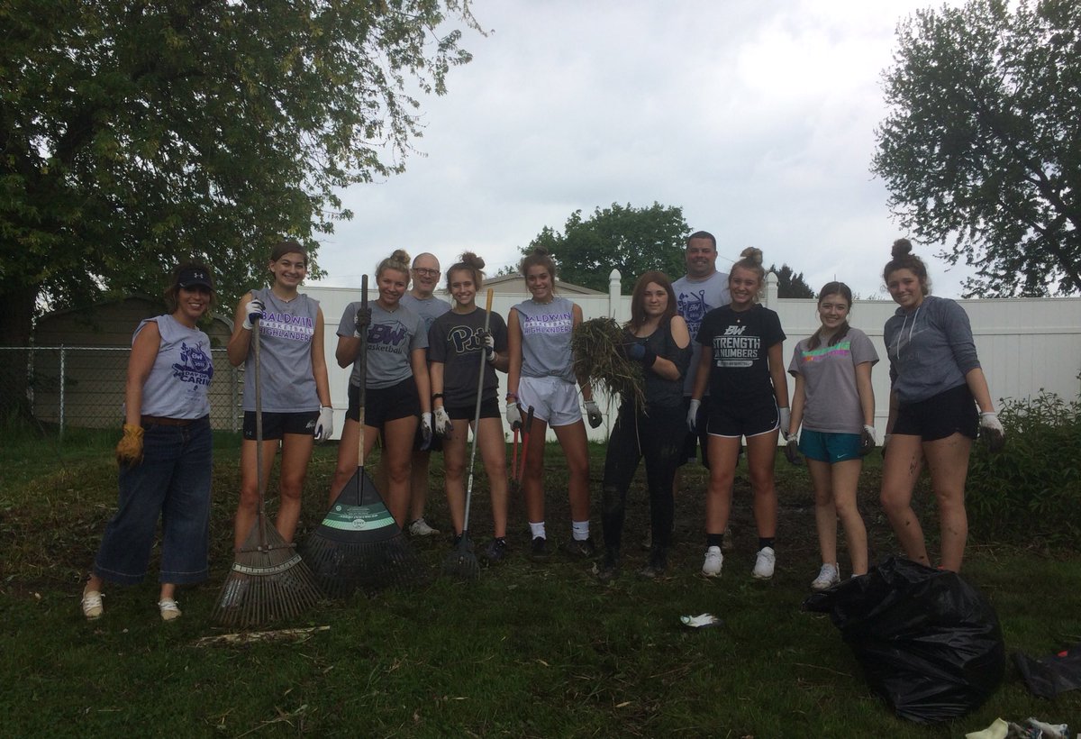 Huge shoutout to bhs girls basketball team for helping my aunt and getting dirty on the community day of caring.@BHS1Athletics1 @BWSDsuper