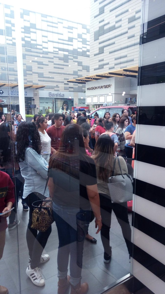 piamariana's tweet photo. Gran apertura #Shephora #Acoxpa !!! #Esteeteam #Makeup 💅💆 https://t.co/PMzPmXcQNF
