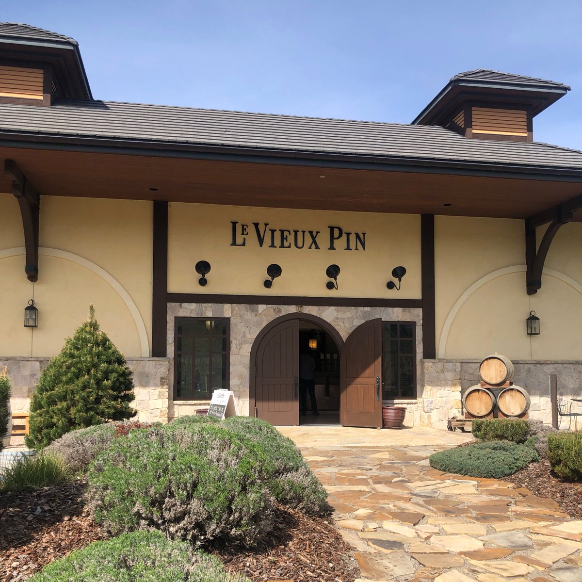 EmpsonCanada's tweet photo. Great way to start the day! Beautiful morning at @LeVieuxPin! Our team is excited to taste these great wines and tour the winery. #canadianwine #greatsyrah #okanagan #wineiswork #workisgood #delicious https://t.co/f6BBtbIfhK