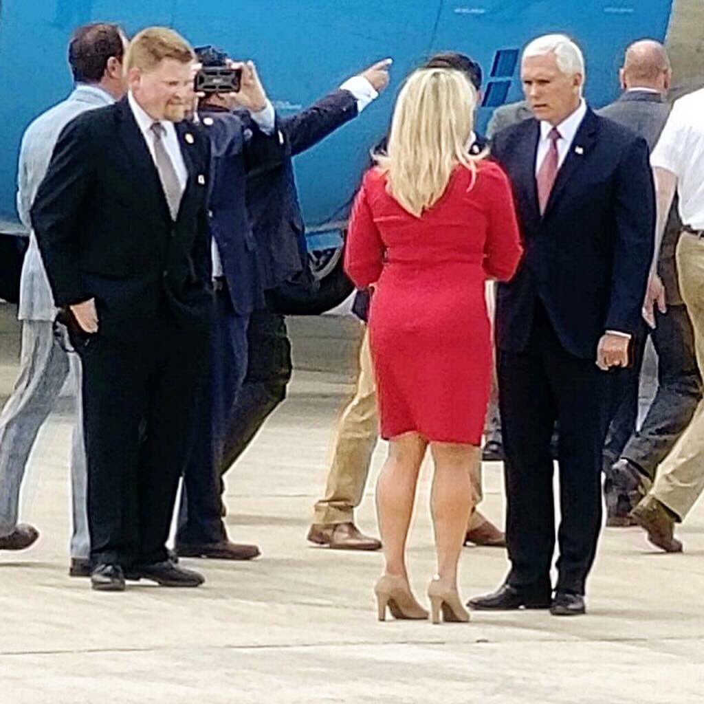 cmahfouz's tweet photo. Greeting our @VP in my hometown, Lafayette. 🇺🇸 #lafayette #maga #mikepence #stlandry #arson #community #friday https://t.co/ubDledb1UC