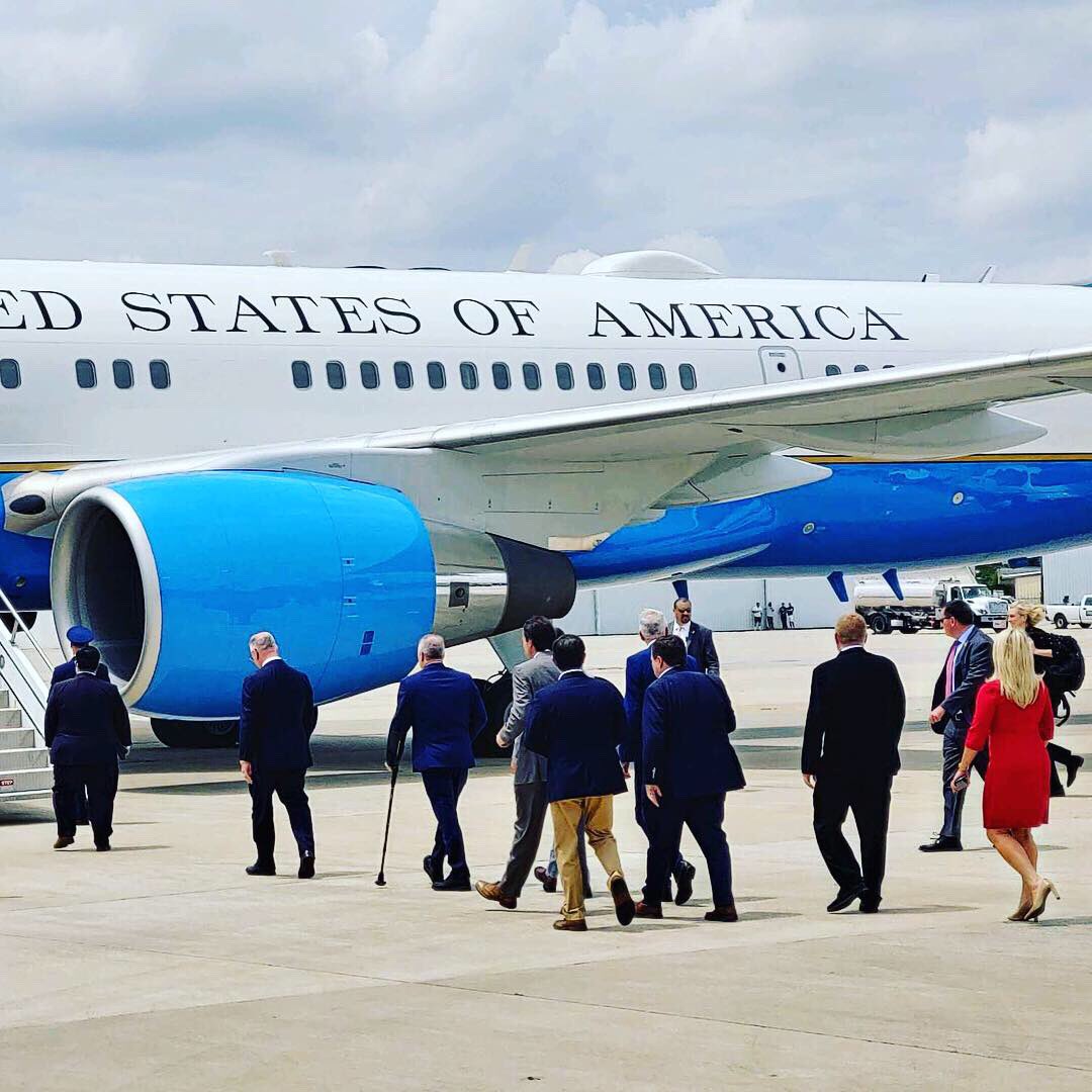 cmahfouz's tweet photo. Got to tour #AirForce2 today in #lafayette with @VP ! ✈️🇺🇸 So grateful he is here to support our community. #maga #stlandry #arsonist #kag2020 #usa #louisiana #friday https://t.co/yJvVij70Pl
