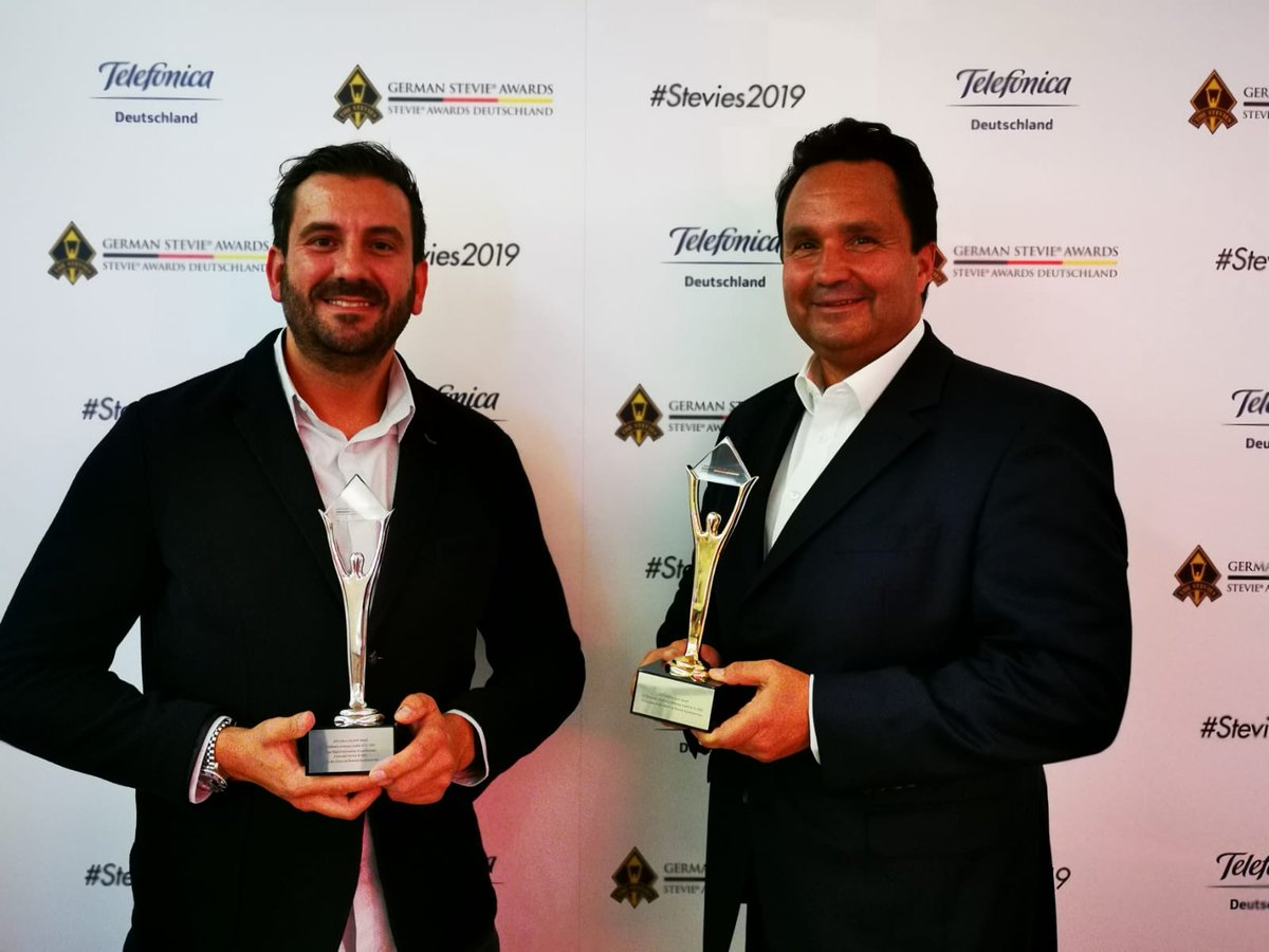 telefonica_de's tweet image. Einen tollen Erfolg feiert heute bei den @GermanStevies Awards auch das Team Digital Enablement &amp;amp; Innovation in unserem Customer Service &amp;amp; Sales. Die Kollegen erhielten in der Kategorie „Service-Team des Jahres” den silbernen German Stevie Award! Wir gratulieren!