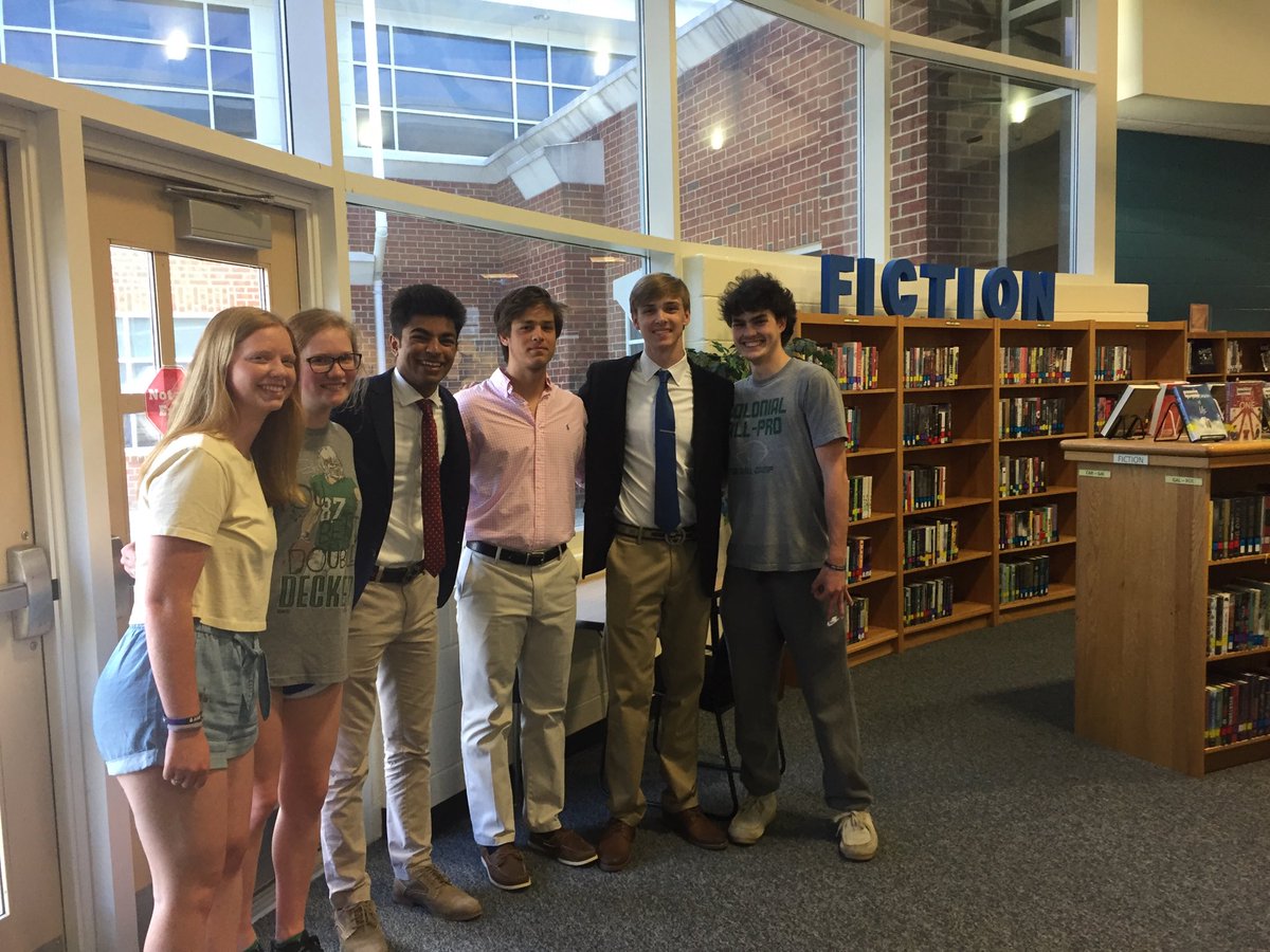 librarydeeprun's tweet photo. Senior Astronomy Club members who are faithful library patrons as well ⁦@WildcatsDR⁩ ⁦@hcpslib⁩ ⁦@AmyCashwell⁩ #lifereadylearners https://t.co/93e2TGxcrq