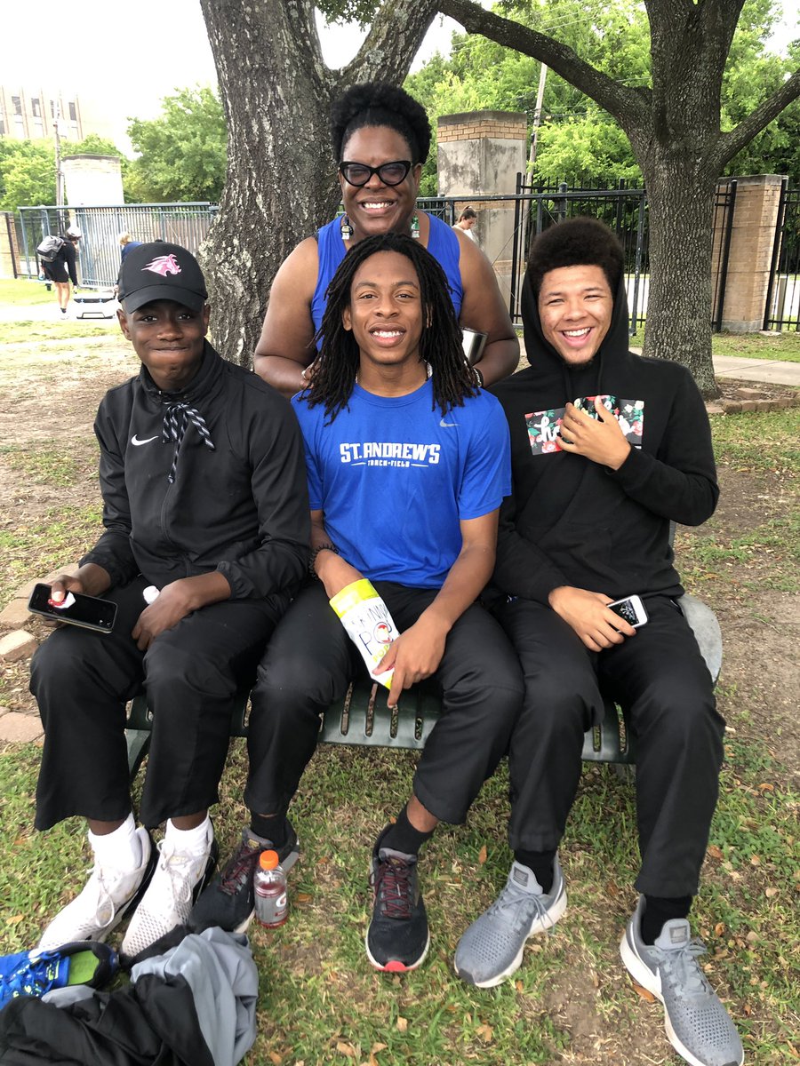 sashighlanders's tweet photo. Chelan Beavers ‘20 (middle) breaks school long jump record with a 20.11 inches. #JumpingForward https://t.co/gouIOFmrpm
